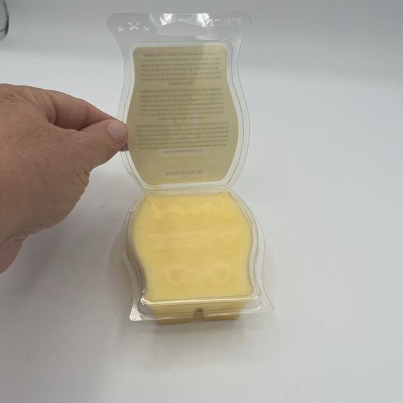 SCENTSY Bar Coconut Lemongrass Wax Warmer Melt 3.2 fl oz 8 Cube Fragrance Pack - Picture 2 of 3